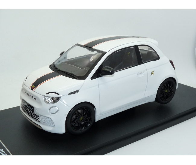 1:18 Fiat 500e Abarth (2024)
