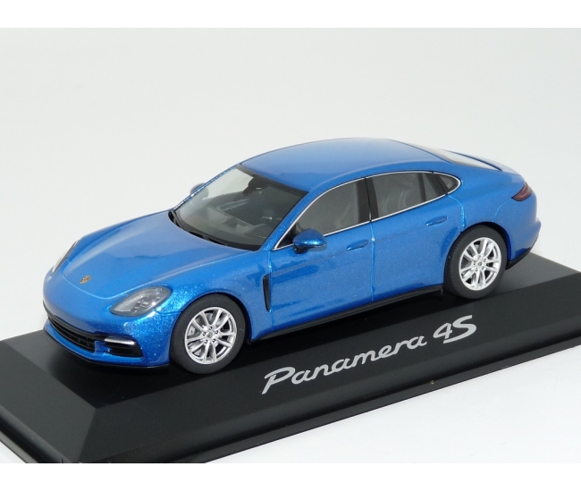 1:43 Porsche Panamera 4S (2016)