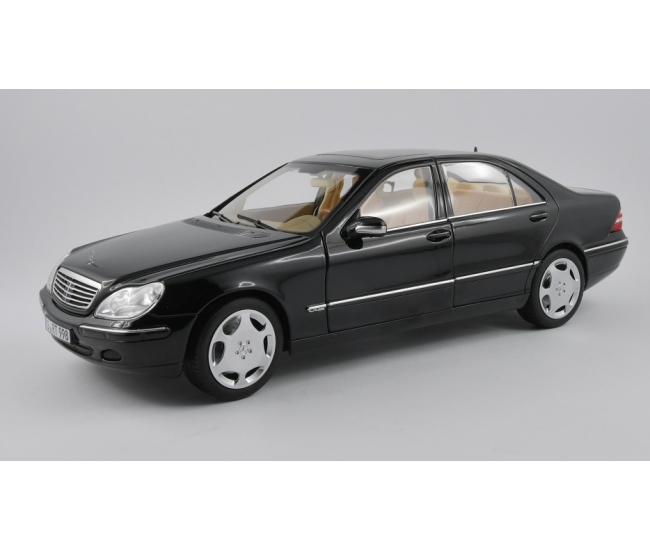 1:18 Mercedes S600 W220 (1998)