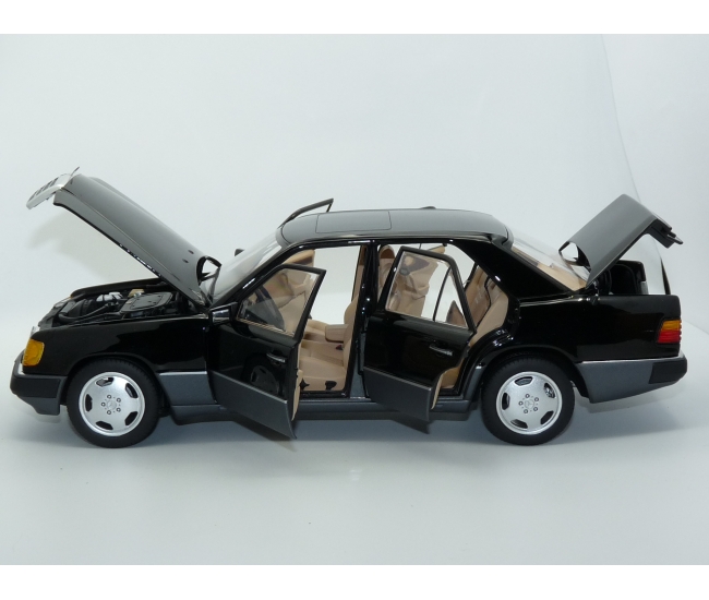 1:18 Mercedes 230E (1990)