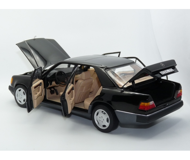 1:18 Mercedes 230E (1990)