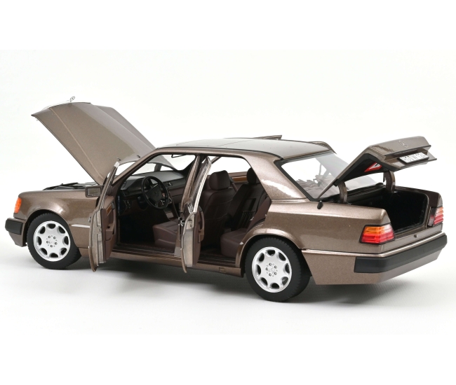 1:18 Mercedes 500E (1990)