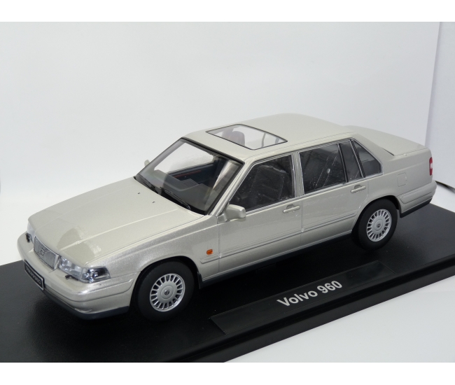 1:18 Volvo 960 (1996)