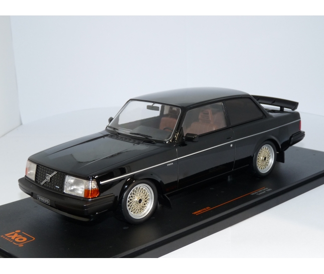 1:18 Volvo 240 Turbo Custom (1984)