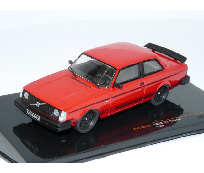 1:43 Volvo 242 Custom (1980)