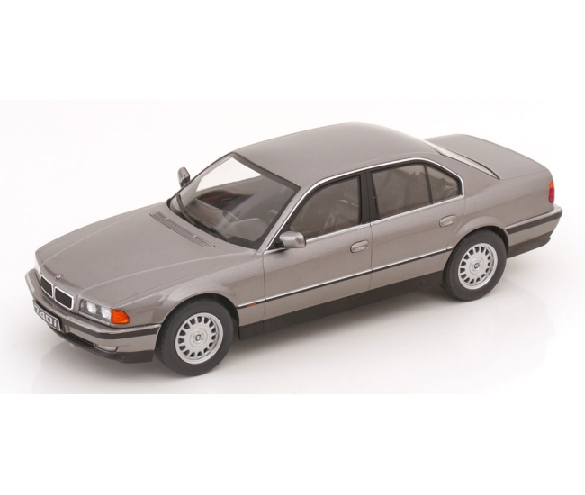 1:18 BMW 740i E38 (1994)