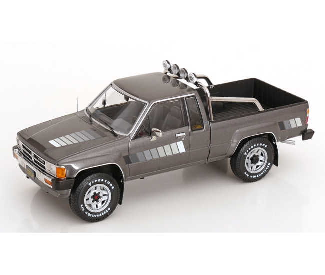 1:18 Toyota Hilux Xtra Cab 4x4 (1985)