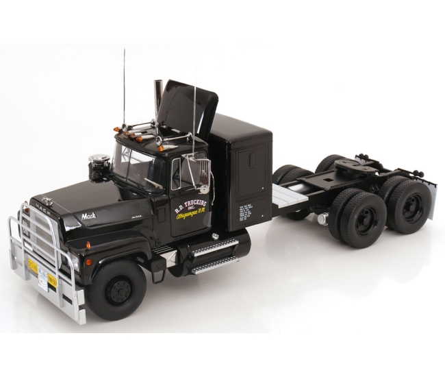1:18 Mack RL 700L "Rubber Duck" (1974)